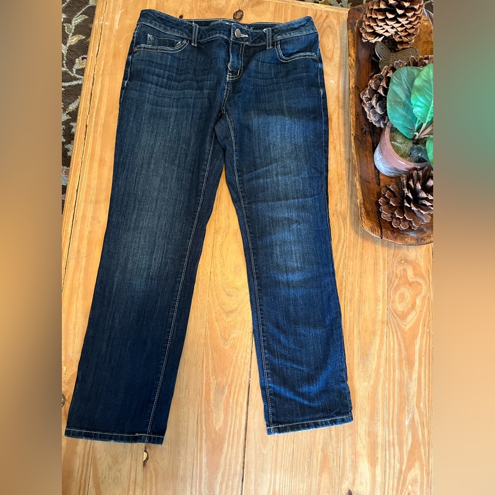 Vera Wang size 4 cropped jeans